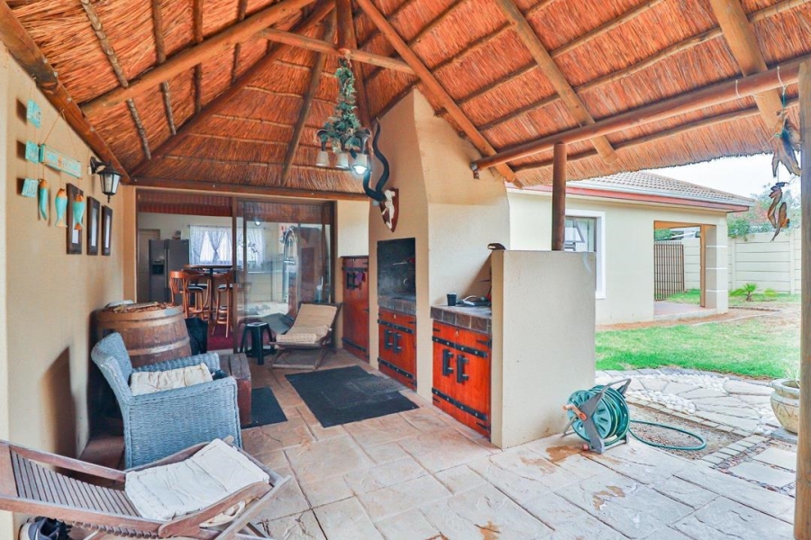 3 Bedroom Property for Sale in Uitzicht Western Cape